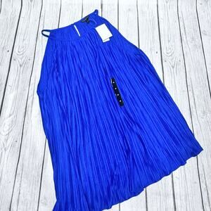 NWT Banana Republic Blue Pleated Sleeveless Shirt Size Medium